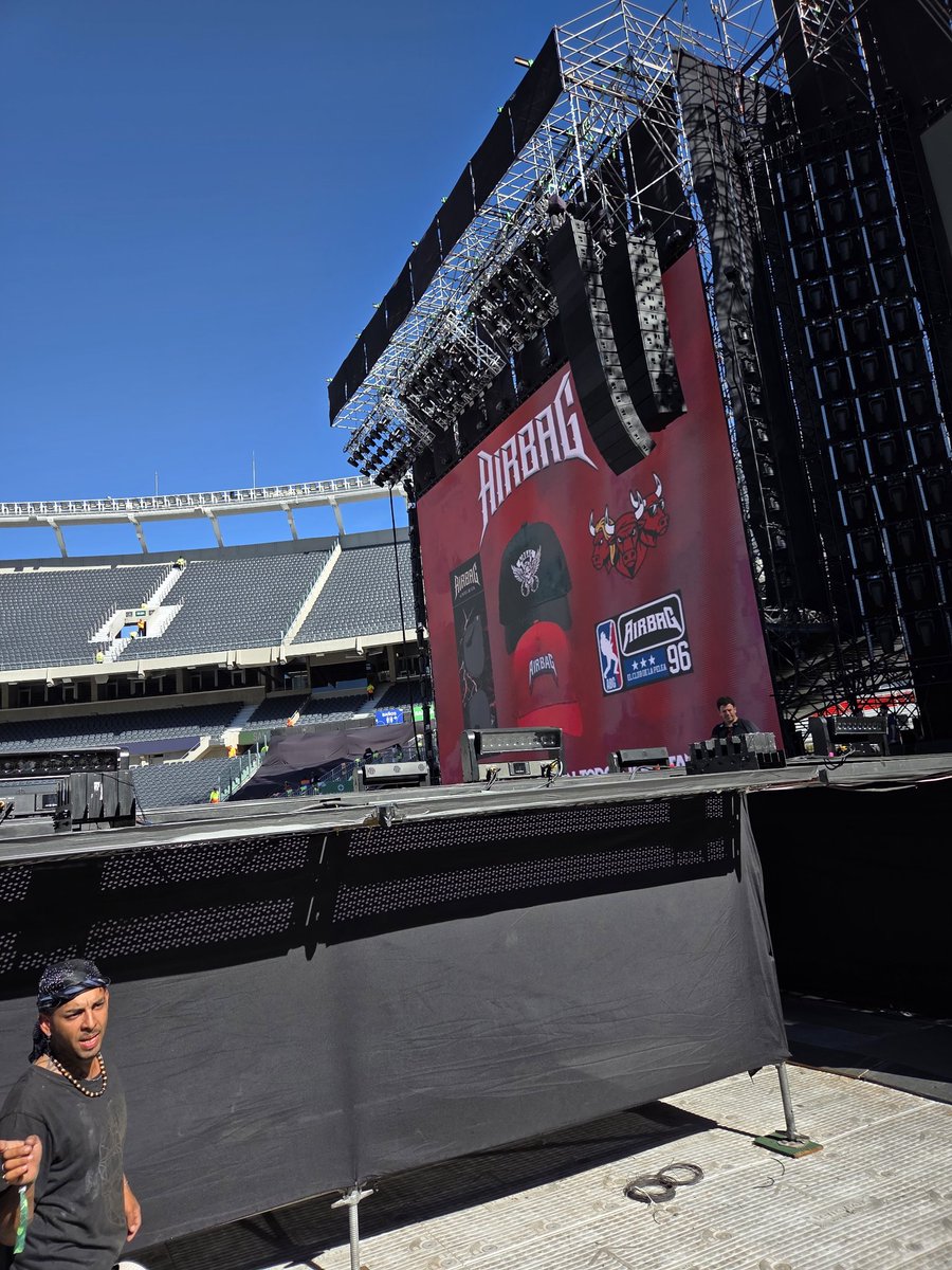 marti⚡ tweet media