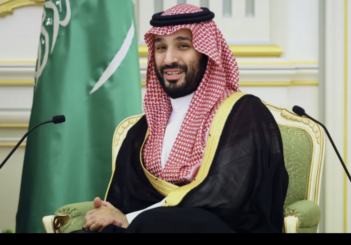 واقف واطالع صورة محمد امامي واستخيل
تاريخه اللي انكتب من كل فعلٍ خلّده
:
شبيه جده بالشكل والفعل والمجد الاصيل
نشوف فيه الحلم والتاريخ سابق موعده
:
شف سوريا اللي ضمها بصدره عسى عمره طويل
كل البلاد المسلمه تبقى على سلم بلده
.
#ساير_النزال