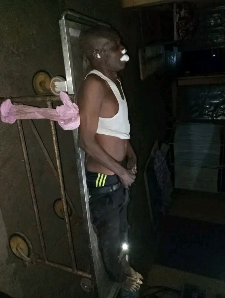 WomenRightsOrg's tweet image. Please Kindly Repost and let's get to his people.

This man passed away this morning at Ojoo Terminal, and there’s no means of identification on him; not even a phone. If anyone recognizes him or can help locate his family, please call 09079039507.

May his soul rest in peace 💔