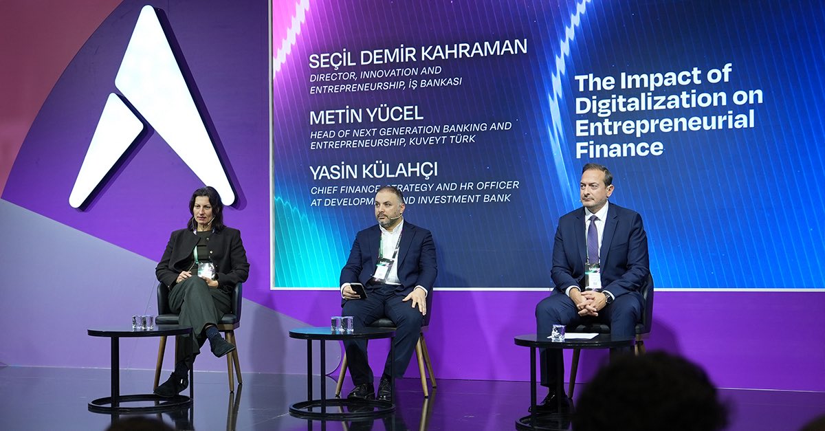 LoncaGirisim's tweet image. Kuveyt Türk ve Lonca olarak 8 girişimimizle #TakeOff sahnesindeydik! 🚀

Ekosistemle buluşurken, 10.000$’lık kadın girişimcilik ödülümüzü @helioras‘a takdim ettik. Geleceği birlikte inşa ediyoruz. 🌍🏆

#KuveytTürk #Girişimcilik #Fintech #Sürdürülebilirlik