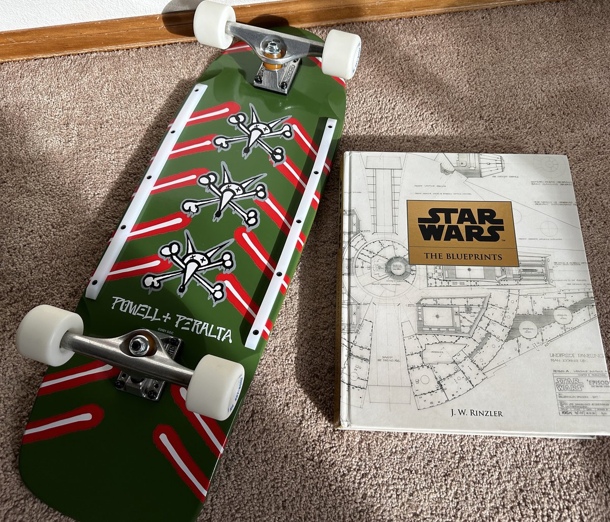 Taurean421's tweet image. Two of my favorite things. #80s #Skateboarding &amp;amp; #StarWars