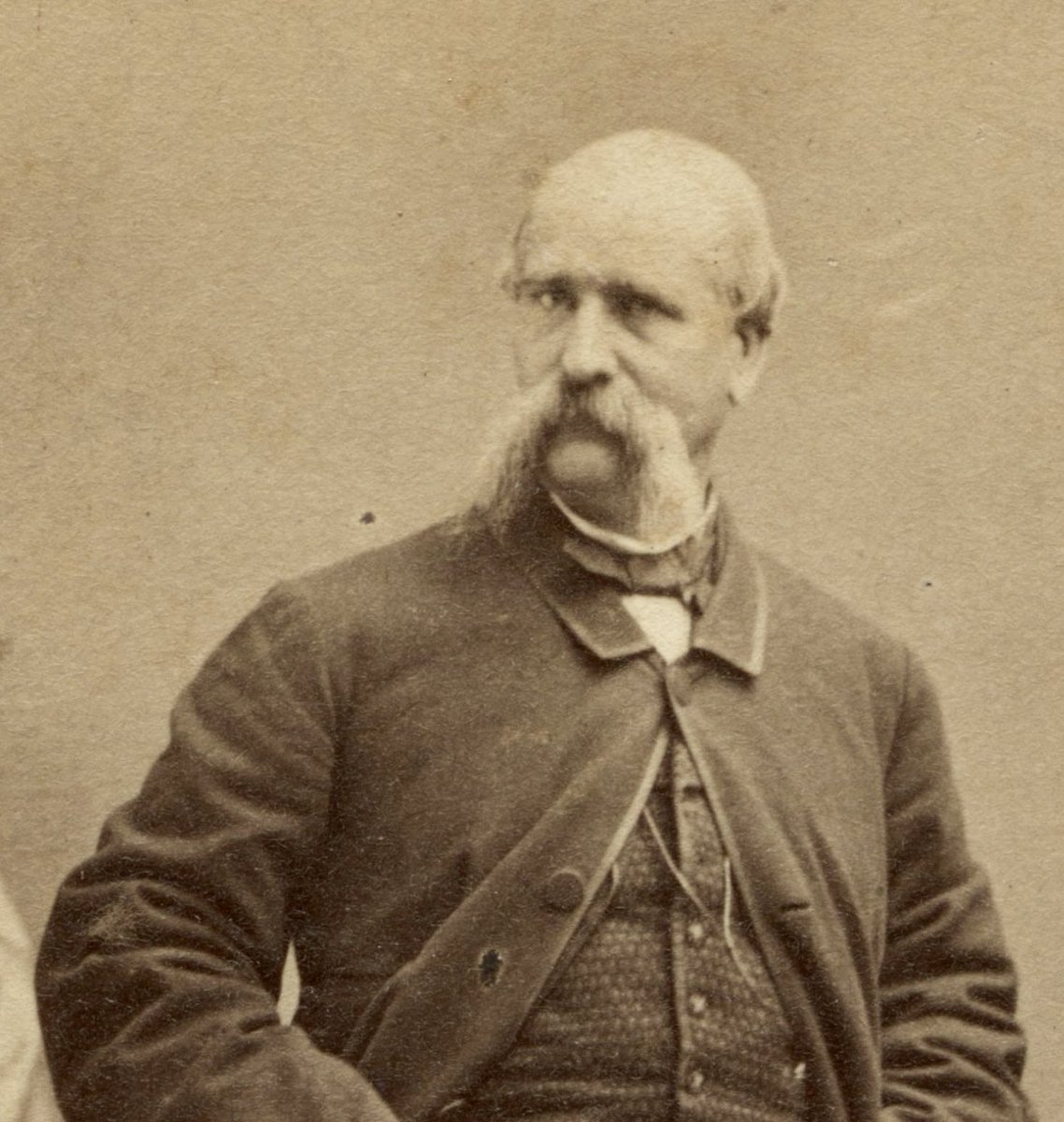 Avui Ildefons Cerdà fa 210 anys. Nat #taldiacomavui de 1815 a la vila de Centelles, Osona, va morir el 1876 i per tant aquest proper 2026 serà el 150è aniversari de la seva mort, coincidint amb el 100è de Gaudí.

No guanyem per paios il·lustres. Llàstima que ja siguin tots morts.