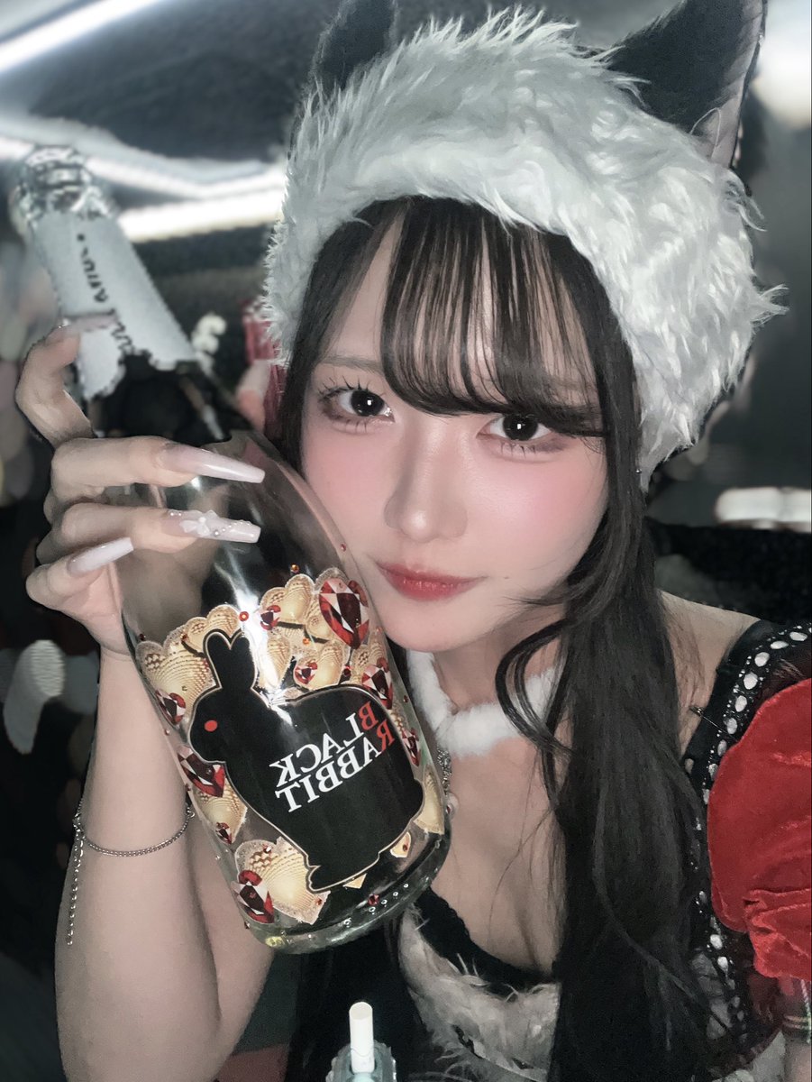 退勤しました！！
クリスマス感じられたいい一日でした！久しぶりに酔えて𝐇𝐚𝐩𝐩𝐲🎶良いお年をの人多くて時の流れ早いなあの気持ち、、😢まだまだ今年中会えるよね？？アバター見る絶対！寝るために漢方も始めよかな〜酔ったポワポワ見れて可愛かったよ🤍みんなだいすき