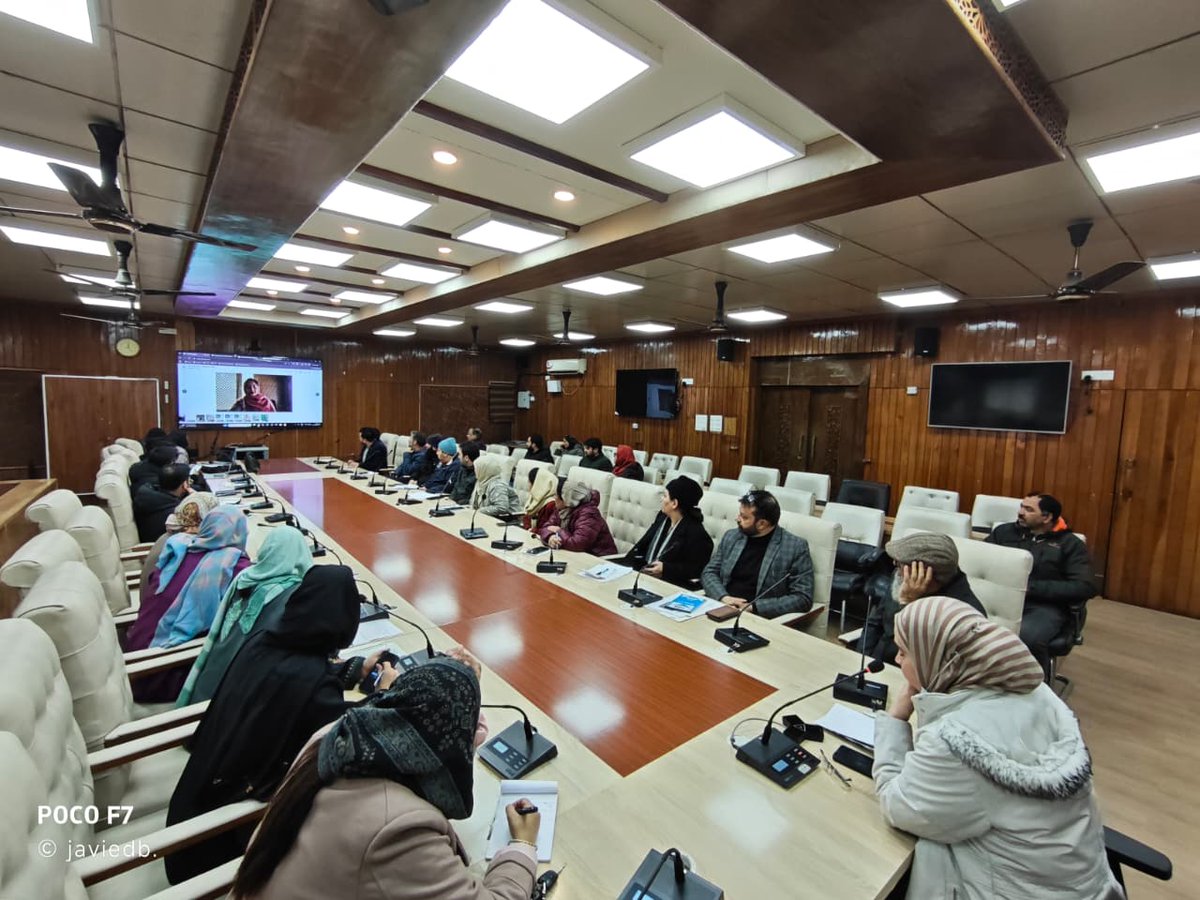 Workshop on ‘Prashasan Gaon Ki Ore’ held at the DC Office, Srinagar, under the District Good Governance Week, showcasing the good governance initiatives undertaken by all departments of District Srinagar.
#GoodGovernanceWeek2025 
Courtesy:- <a href="/saimaahad/">SAIMA AHAD</a>