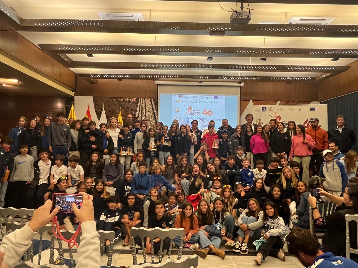 RCNTenerife's tweet photo. ⛵️ Ocho regatistas del #RCNT completan la 𝐈𝐈𝐈 𝐑𝐞𝐠𝐚𝐭𝐚 𝐈𝐋𝐂𝐀 𝐌𝐚𝐫 𝐌𝐞𝐧𝐨𝐫 🏆
⚓️ 16 regatistas del #RCNT también tomaron parte en la 40ª edición del 𝐓𝐫𝐨𝐟𝐞𝐨 𝐀𝐄𝐂𝐈𝐎, en Gran Canaria.
Crónica ➡️ https://t.co/ehtBUOJ5oK https://t.co/9L5ZZSIG22