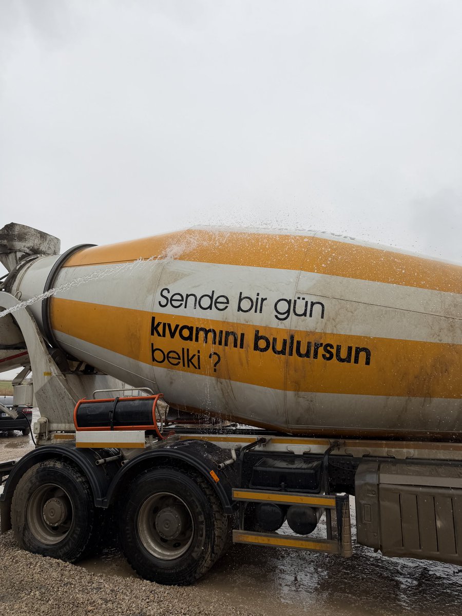 Ankara’da bir beton firması mikserlere öyle yazılar yazdırdı ki görenler sosyal medya hesaplarında paylaştı!
