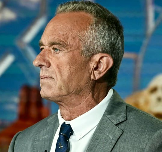 RedLineReportt's tweet image. 🚨BREAKING: Texas Governor Greg Abbott has signed a Robert F. Kennedy Jr.-pushed law that mandates nutritional education in the classroom, universities and the healthcare workforce to battle chronic disease.

Do you support this?

YES or NO?

IF Yes, Give me a THUMBS-UP👍!