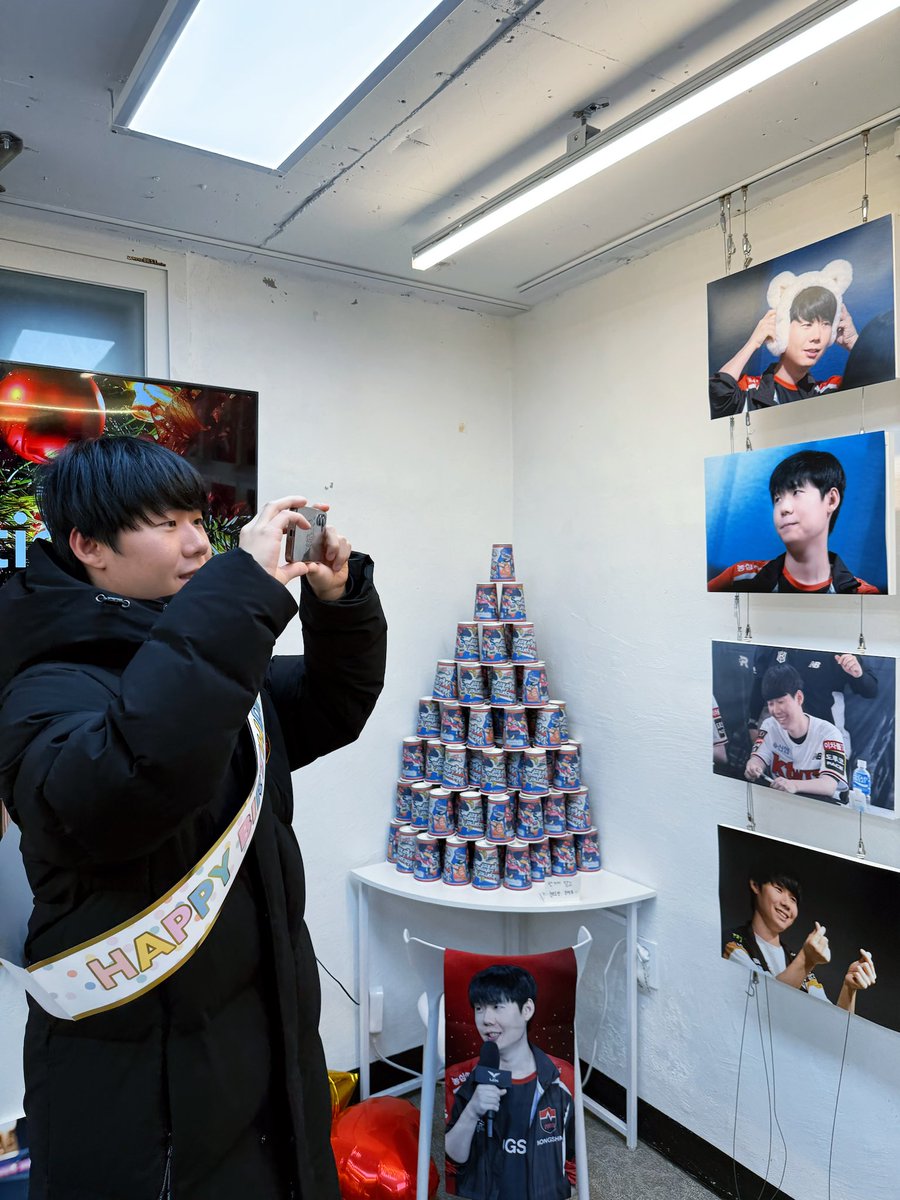 yuzeasdzz's tweet photo. Every day should be the happiest day！！！
매일은 가장 행복한 날, 우리는 당신의 존재로 인해 더 행복해질 것입니다! ！！

#시우랑_너랑_마트에서_슈우우웅
#리헨즈  #Lehends #손시우 https://t.co/CE9jkPpMHu