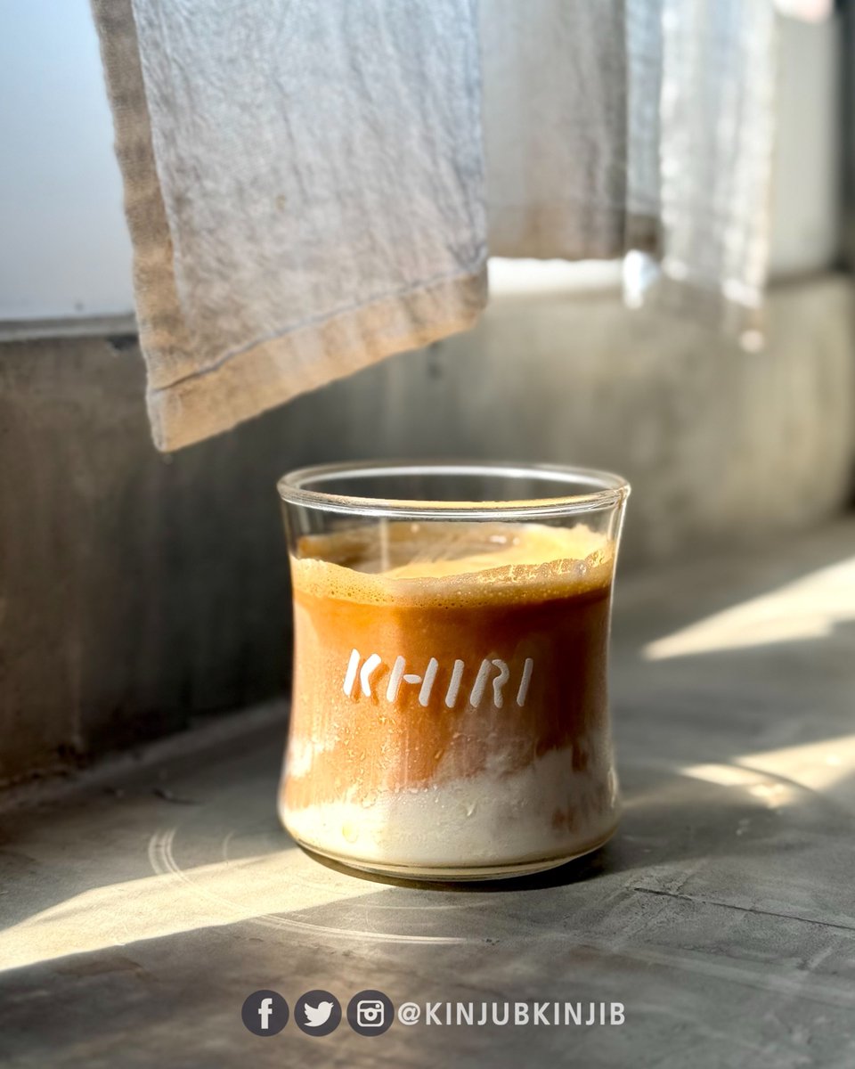 🌟KHIRI THAI TEA กลับมาซ้ำคาเฟ่ชาไทยสุดฮิตย่านเยาวราช ชอบชาของที่นี้ตรงที่มีให้เลือกค่อนข้างหลากหลาย โดยเขาจะคัดสายพันธุ์ที่เป็นเอกลักษณ์เฉพาะตัวของท้องถิ่นในทั่วไทย
.
✨ล่าสุดไปลองตัว Cream Puff ไส้ชาไทยมาอร่อยมาก