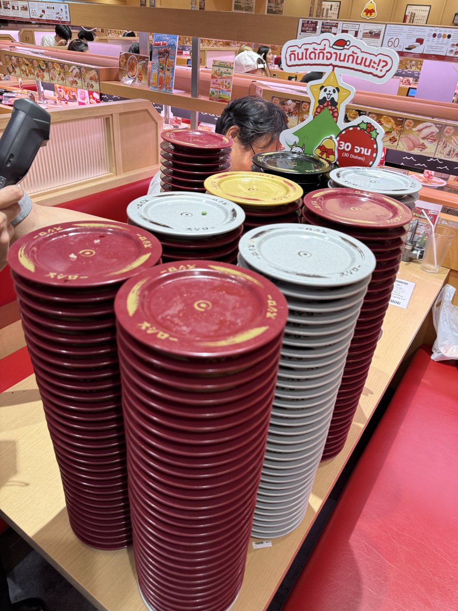 ต้นคริสมาสซูชิโร่ 270 จาน ทานกัน 6 คน 

โต้ะไหนโหดกว่านี้ไหม

#sushiroth #sushirothailand