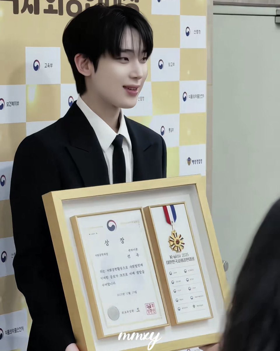 My angel 😇 

DONATION FAIRY SUNOO
#올해의_나눔_아이콘_선우 #SharingIconSUNOO #엔하이픈_선우 #SUNOO <a href="/ENHYPEN_members/">ENHYPEN</a> <a href="/ENHYPEN/">ENHYPEN OFFICIAL</a>