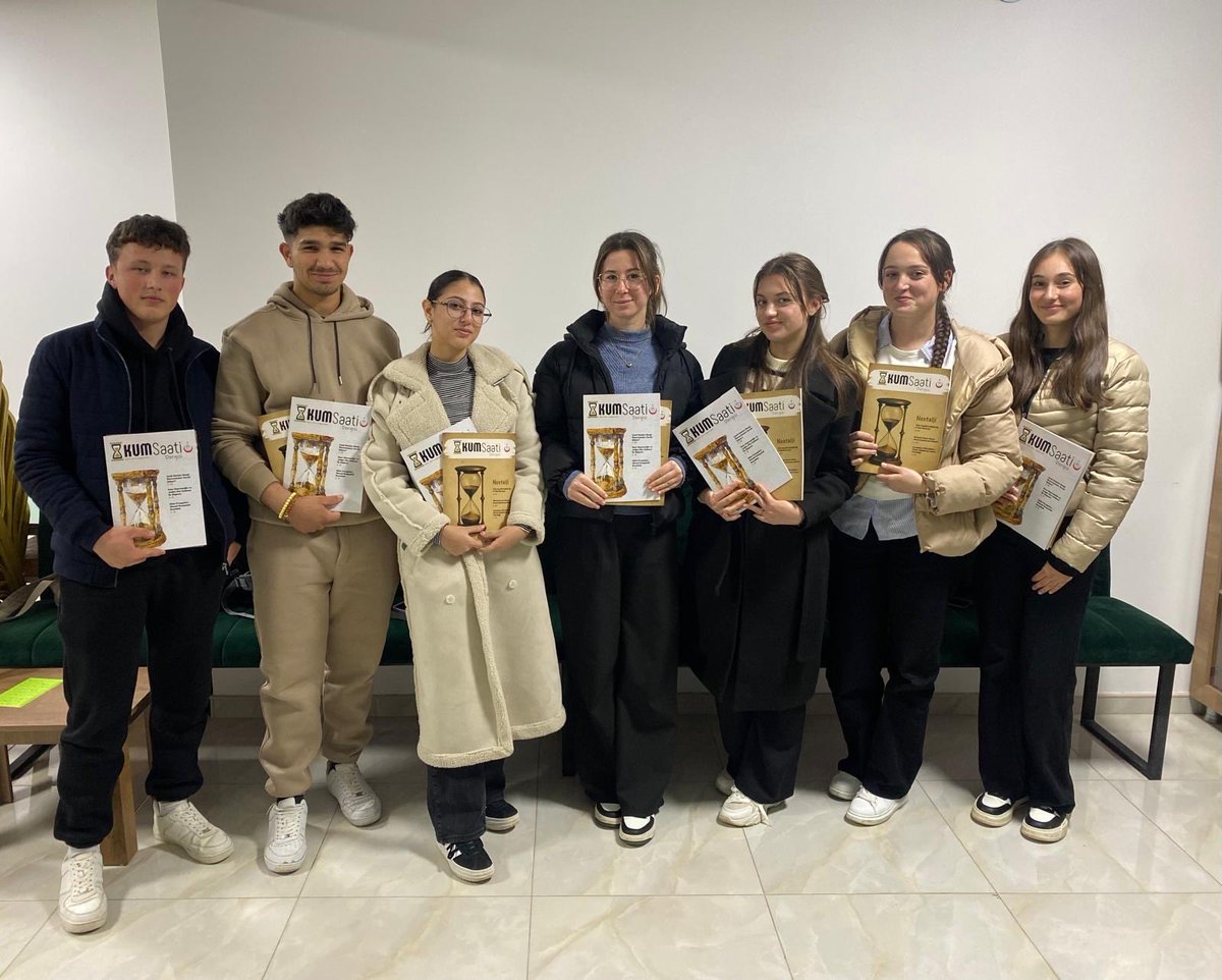 📍 Radoviş

TGK Radoviş teşkilatı üyeleri, YTB desteğiyle yayımlanan TGK Kum Saati Gençlik Dergisi’nin yeni sayısını bölgede gençlerle buluşturmak üzere dağıtım çalışmalarını sürdürüyor.