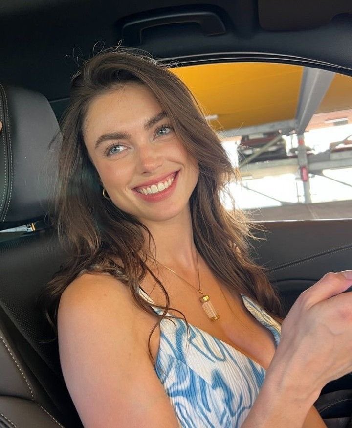 logan 🌊 (@blonderrthanyou) on Twitter photo 