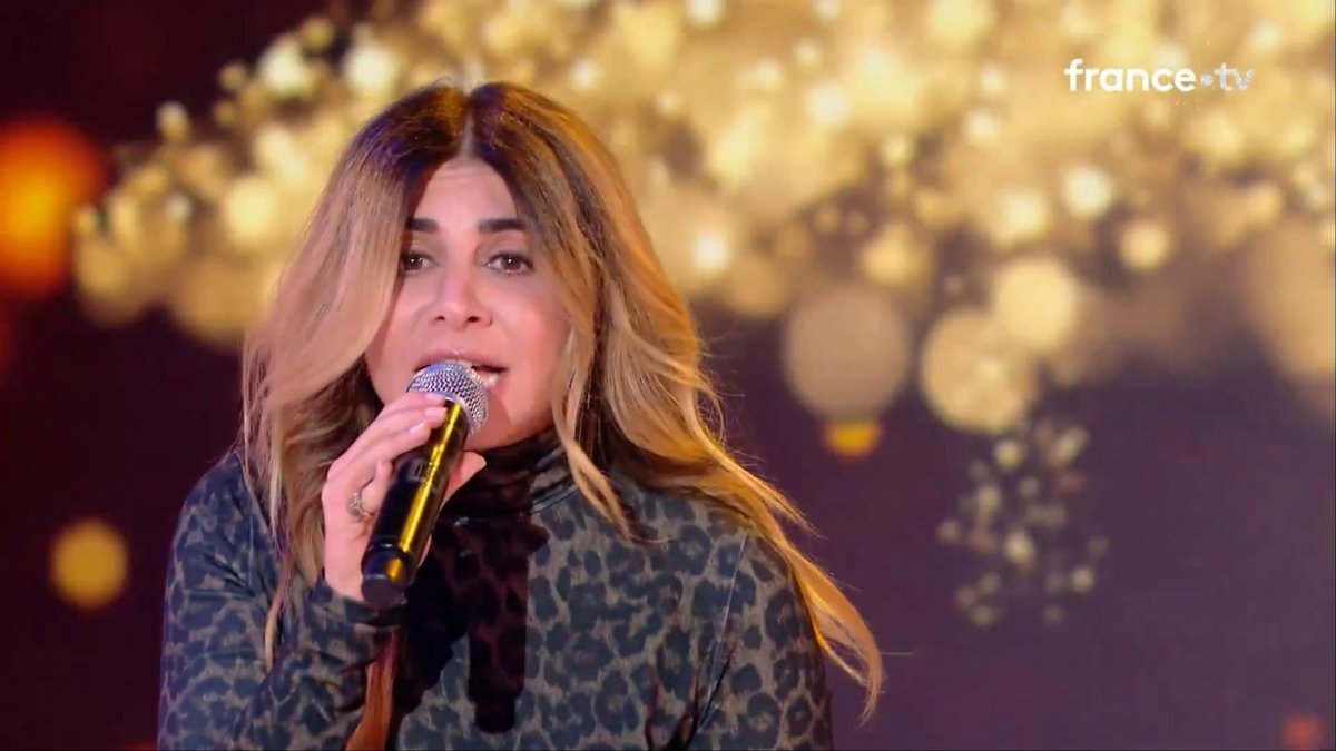 Un petit #replay du magnifique passage de notre belle <a href="/juliezenattioff/">Julie Zenatti</a>  dans le #VivementDimanche special <a href="/helenesegaraoff/">Hélène Ségara</a>  du Dimanche 21 Décembre à ce lien !!! 

-> jzenatti.forumactif.com/t8644-vivement…

Bon kiff #Lesamis !! ♥ Et n'hésitez pas à partager un max !! 😍🎉🎁
