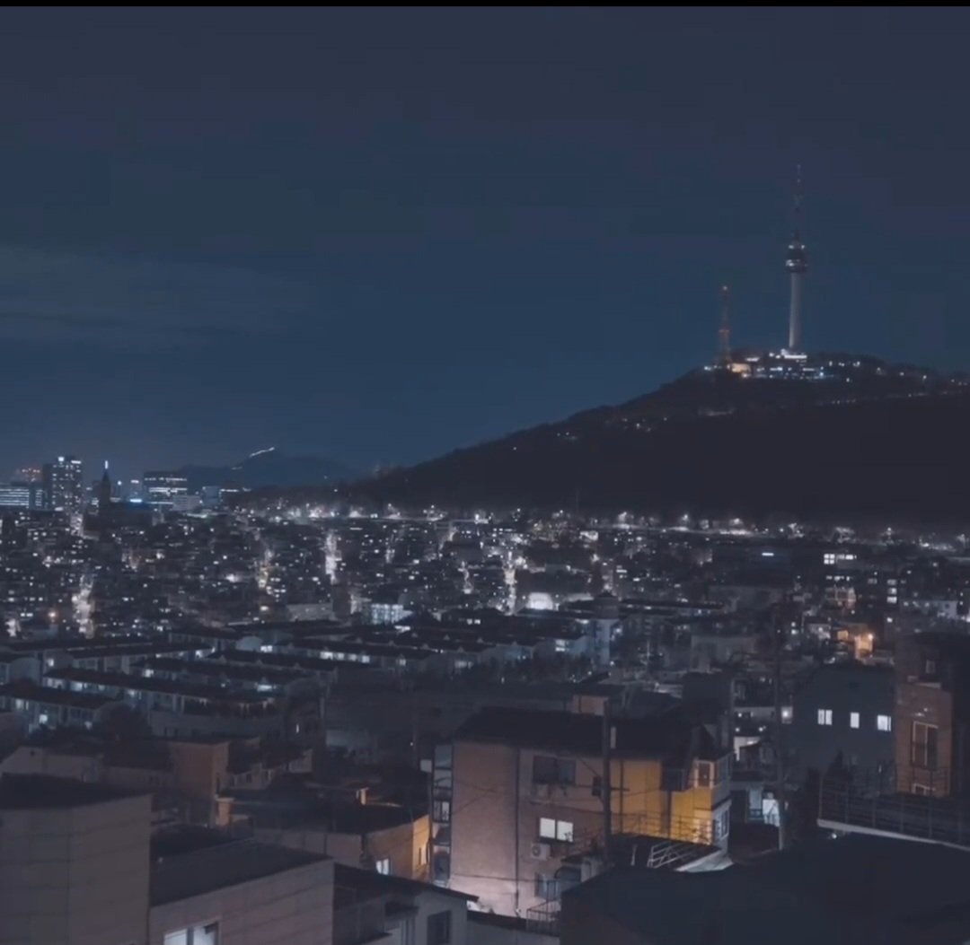 แล้วภาพใน The Christmas Song (cover) by Jung Kook ถ่ายจากดาดฟ้าบ้านจองกุก วิวที่เห็นโซลทาวเวอร์

จองกุกพิถีพิถันมอบของขวัญวันคริสตฺมาสให้อามี่ที่สุด แสนดีมาก😭😭😭😭😭
#정국 #JUNGKOOK