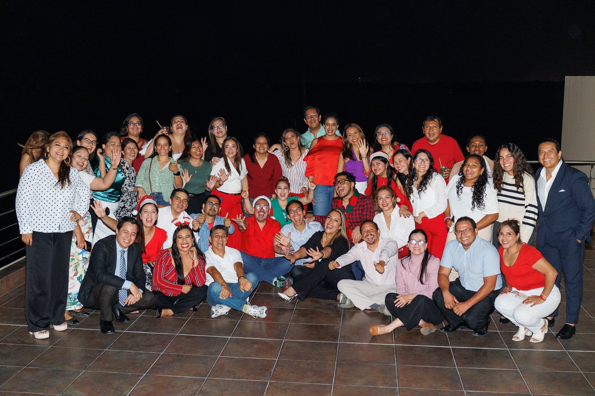 #AfterSunsetNavideño 🎅🌄 de la Red de Gestores Educativos, donde celebraron en un espacio para reencontrarse y agradecer lo que han construido juntos para renovar la visión de lo que pueden lograr para el 2026. 

¡Feliz Navidad! 💫🎄

Únete aquí: docs.google.com/forms/d/1tXOi6…