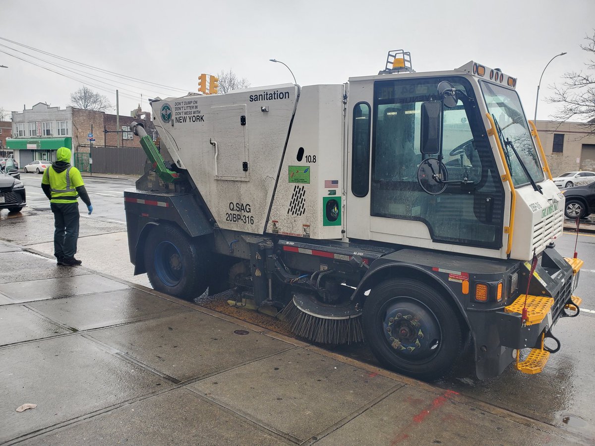 XmasGreen's tweet photo. @NYCSanitation your street sweepers can't find a better place to park for lunch than infront a bus stop on a snowy-rainy day??? https://t.co/7rFJVda3Nr