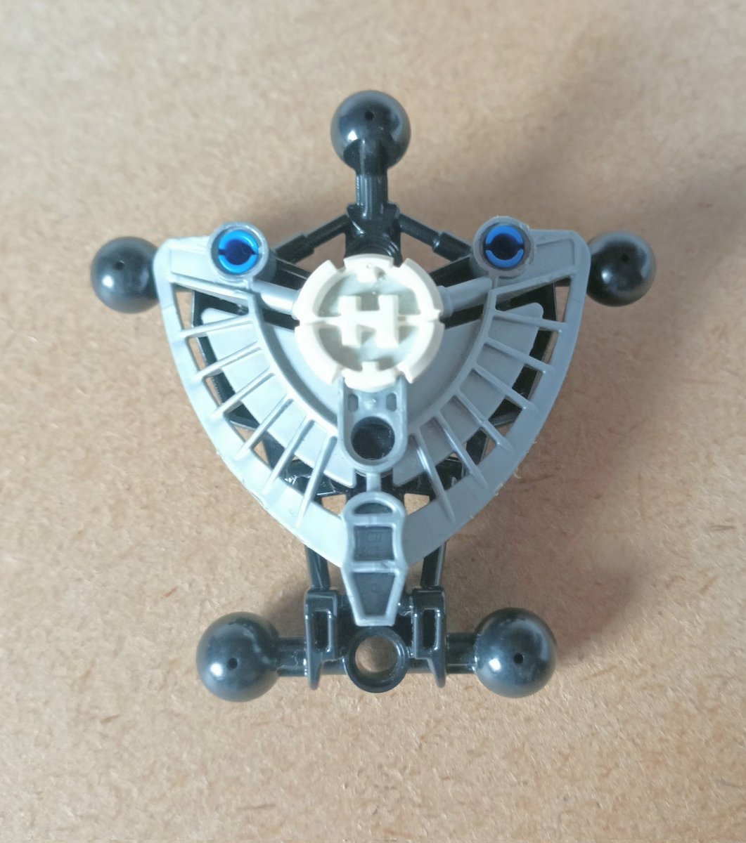 Adam76102775's tweet photo. The Hordika armor piece works really well with the 2010 Hero Factory torso
#LEGO #Bionicle #LEGOBionicle #HEROFACTORY #LEGOHEROFACTORY #MOC https://t.co/c8P6bcOdWl