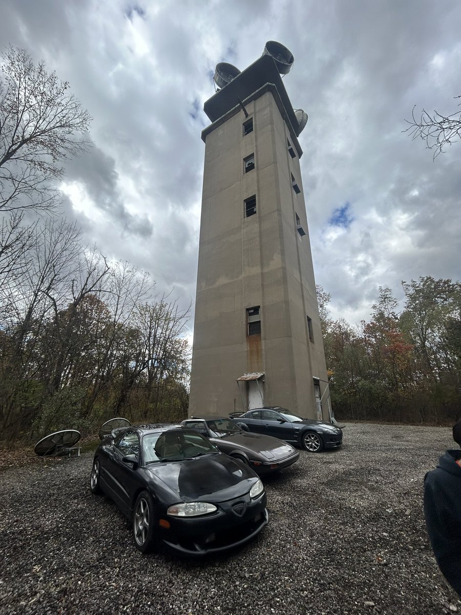 andrew_rodier's tweet photo. The last trip with the Talon before winter was on Halloween to visit @MyronVernis and check out Valley Vibes in OH. super great trip and the inaugural run of @RMetalgear new RX-7 turbo. 
One of the cheap motor mounts I replaced on the Talon broke, which I plan to fix this winter. https://t.co/BDAk7lHlGJ
