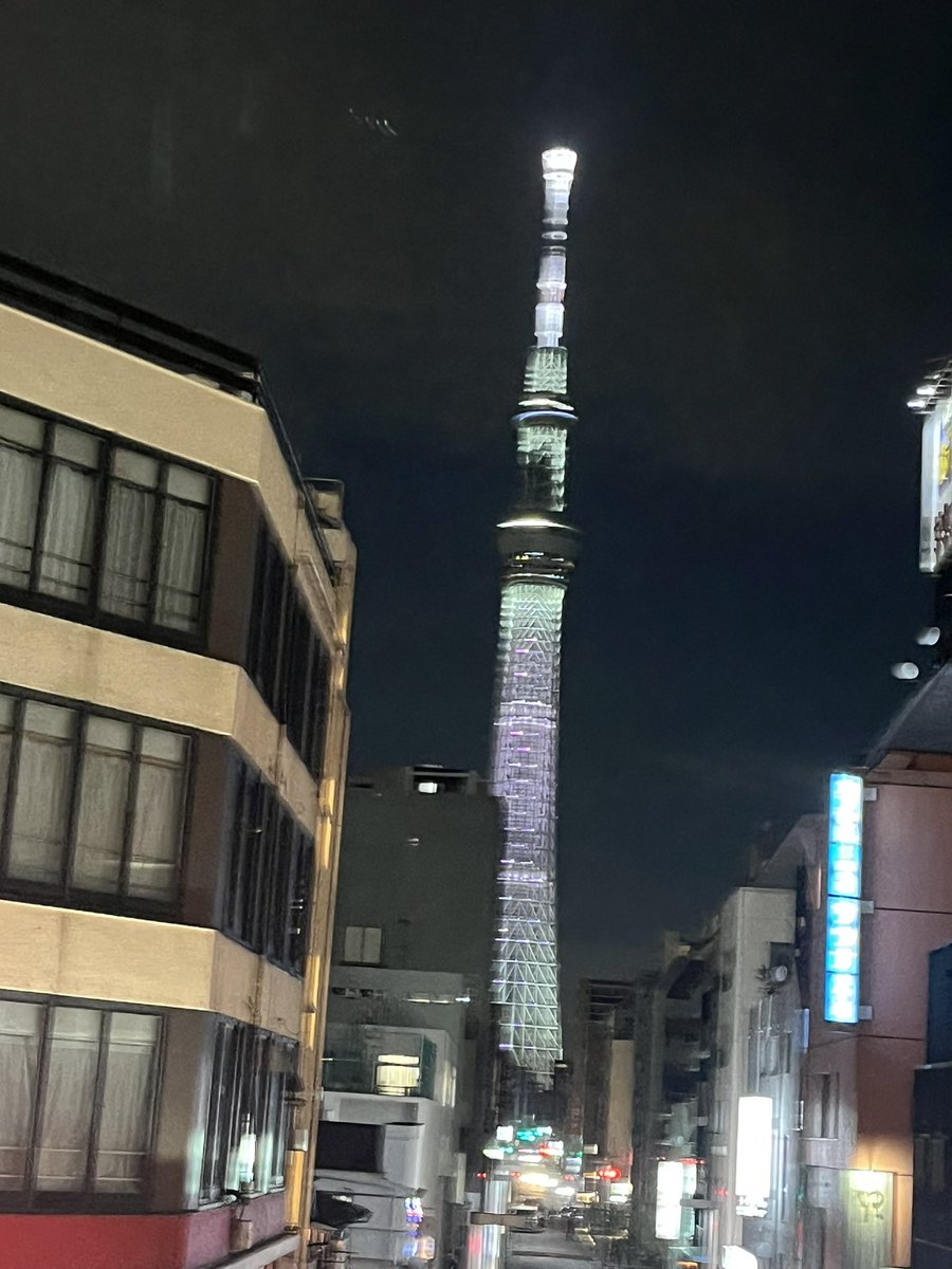 今回スタンディングだったので参戦
ただ、スタンディングのオーケストラって動かず見る感じなのかな

前回よりオーケストラとバンドのバランスがめっちゃよくて、オーケストラの音で壮大な曲に聞こえました
GACKTさん指揮のオーケストラも好き
後ろ姿もかっこいい

#GACKT
#魔王シンフォニー