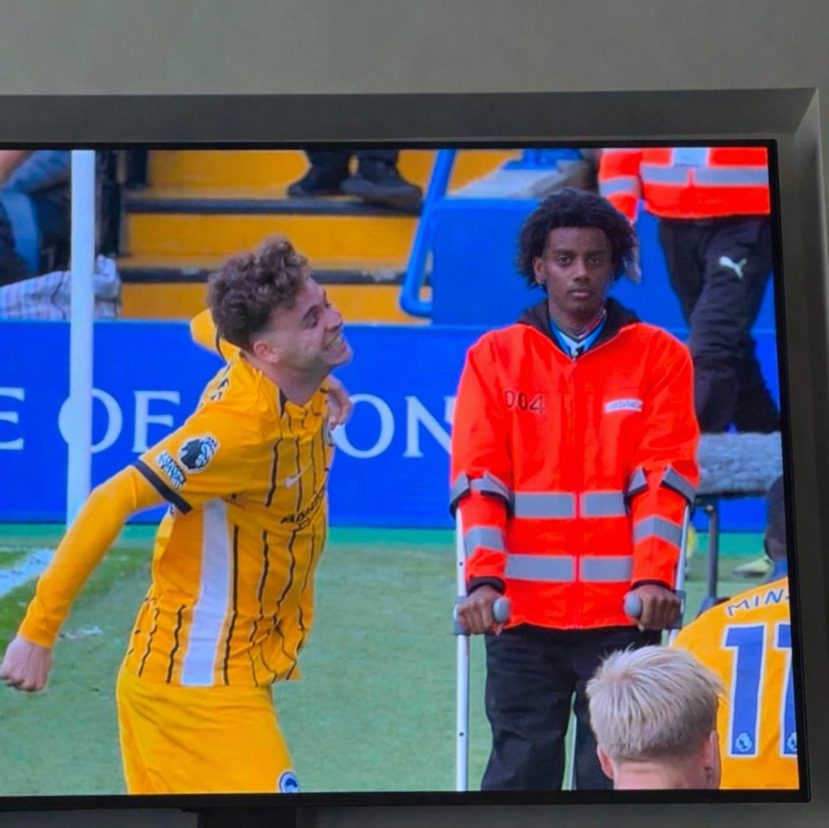 BREAKING: #LFC's top brass have found a way to signficantly shorten the period Alexander Isak will be sidelined after suffering a broken leg last weekend.

He has accepted a stewarding position at Anfield, allowing him to get valuable minutes on the pitch during his recovery.