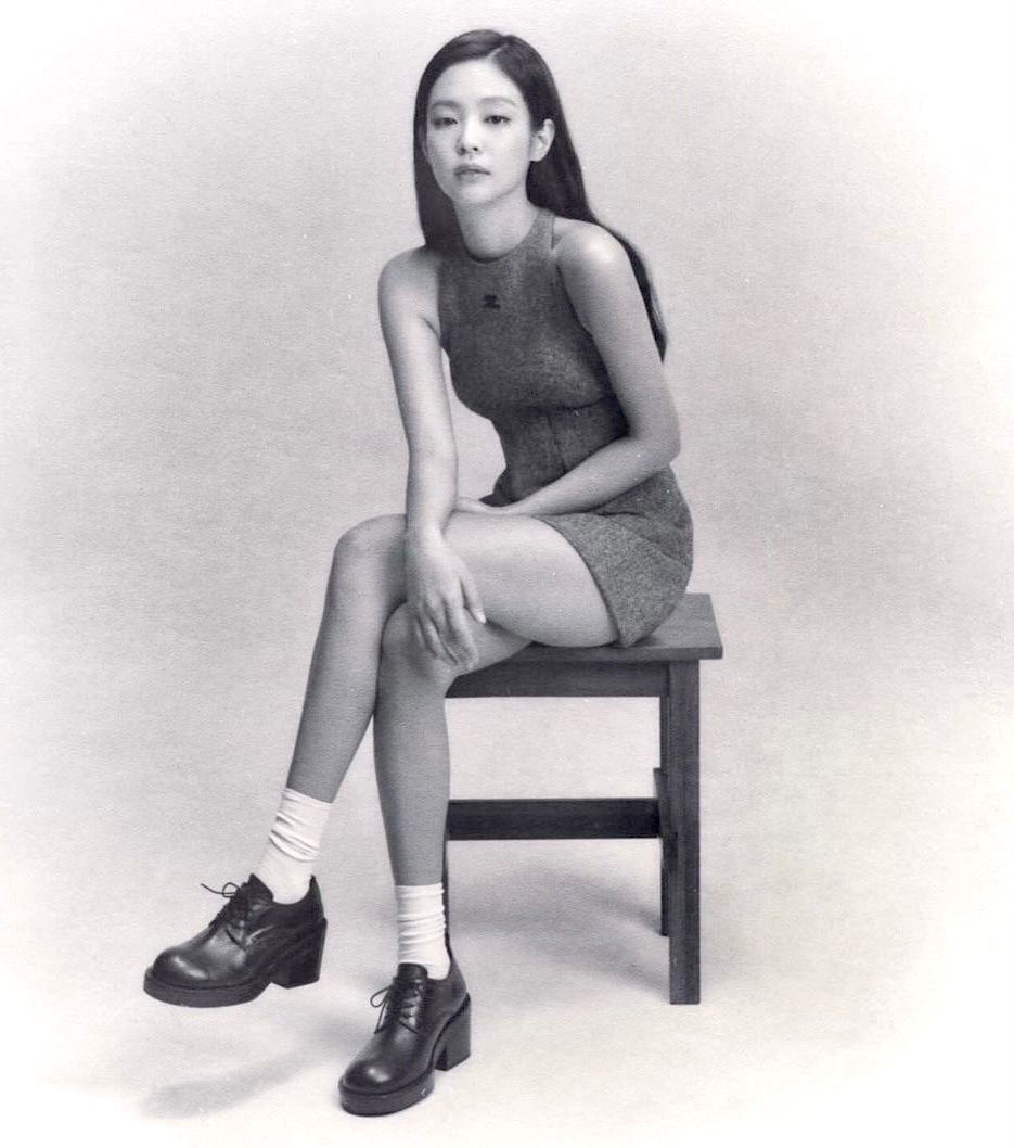 TheePopCore's tweet image. 2 years ago today, JENNIE officially launched her own label, Odd Atelier (OA).