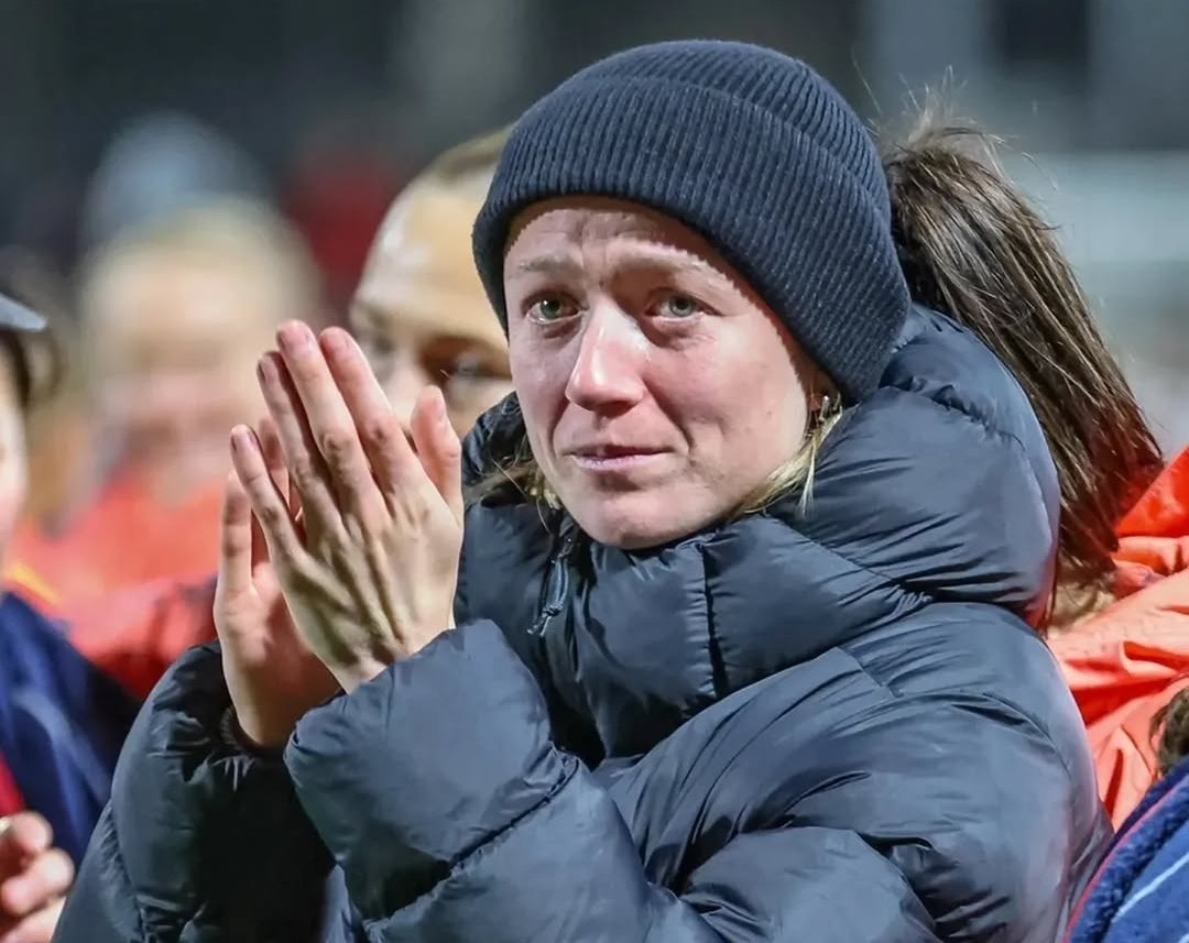 mundopelotanet's tweet image. 🥺🇩🇪 Lea Schüller se despidió ayer entre lágrimas de sus compañeras y afición del Bayern Münich.

La atacante dejará el cuadro bávaro después de 6 temporadas y todo apunta a que será nueva jugadora del Manchester United de la #BarclaysWSL.