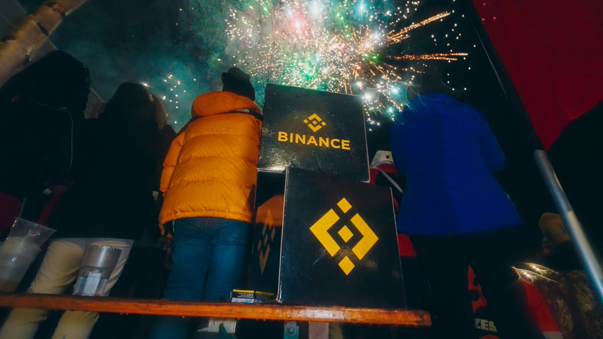 NATALE CON BINANCE 2025 🎄

Grazie di cuore a tutti agli oltre 400+ partecipanti che hanno ascoltato i panel a oltre 2000 metri su Binance, Bitcoin, finanza e festeggiato alll’après-ski finale con una pioggia di gadget 👕🧢

Ci vediamo nel 2026 con molte sorprese 👀