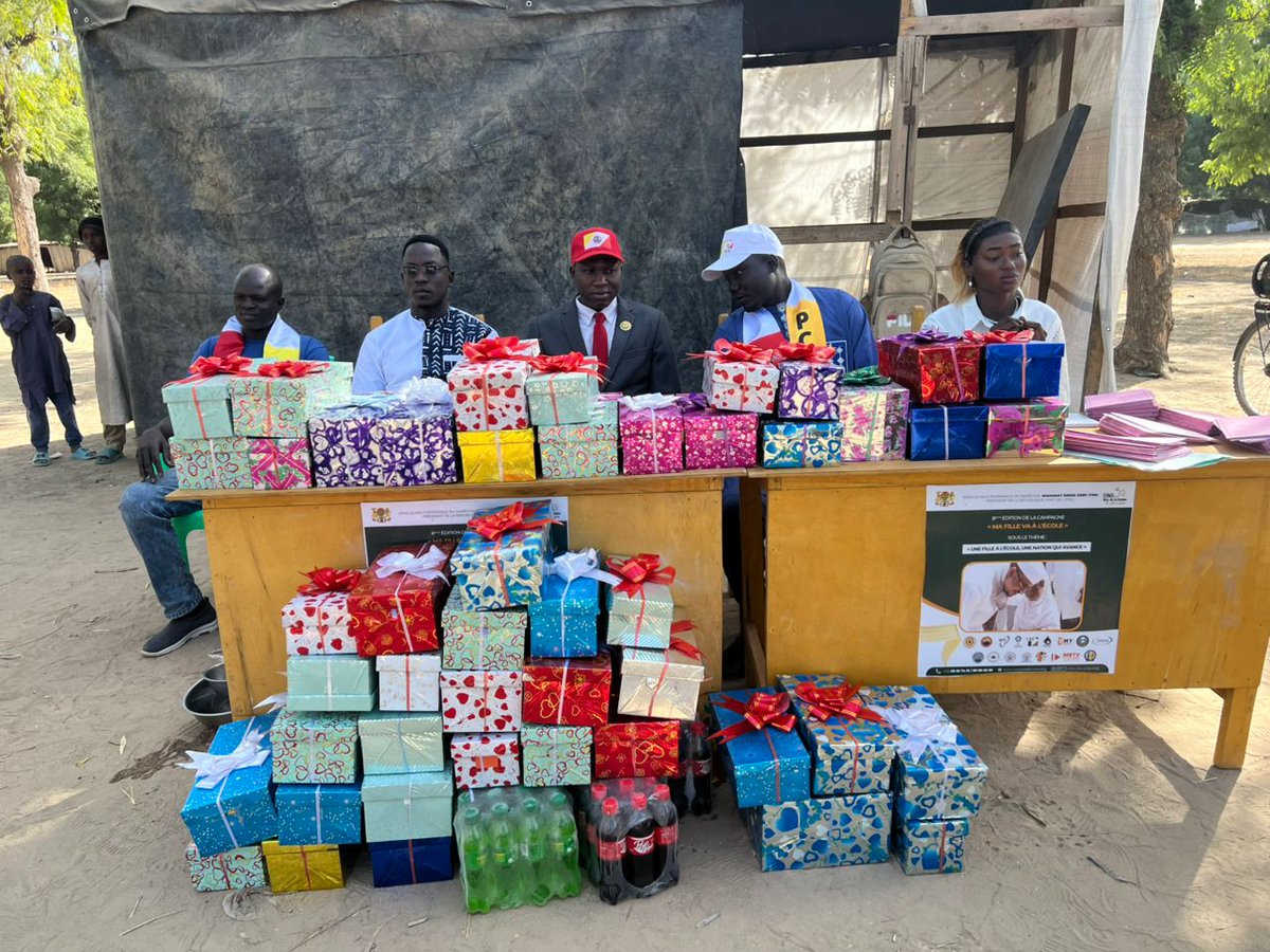 Aujourd’hui, nous avons procédé à la remise officielle des carnets de notes à nos élèves en compagnie du député du 9e arrondissement, #Bapele_Fandeo à qui nous disons merci. C'était un moment d’évaluation et d’encouragement pour poursuivre le chemin de l’excellence.