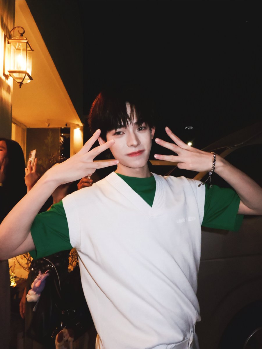 ZYNETIAQ's tweet image. น้องป๋อเหมียวกล้อง Canon กับน้องป๋อเหมียวกล้อง Fuji กล้องไหนก็น่ารัก 

⚞  ᴥ  ⚟
#PorSuppakarn @porsuppakarn