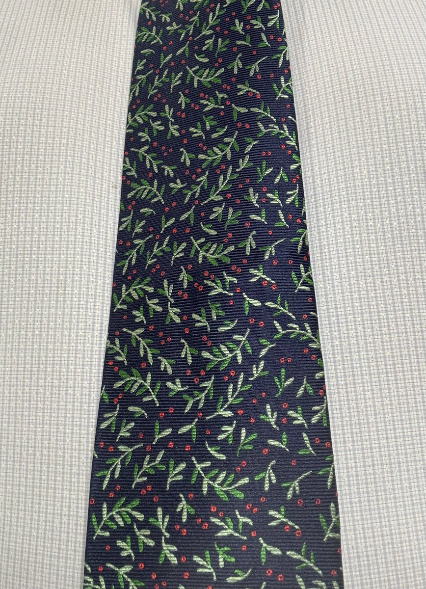 MarkStandriff's tweet photo. The 2nd new tie of 2025 is filled with tradition (and a little romance!) Day 19 of #ChristmasNeckties steps “Under the Mistletoe”! 😘 https://t.co/UWQM2CTKrW