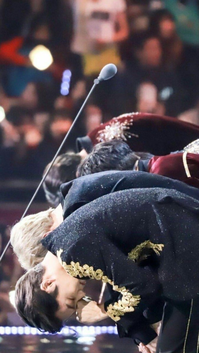 im_jcws_wife's tweet photo. This picture holds a story only EXO-Ls know. https://t.co/0ckHgv5Vje