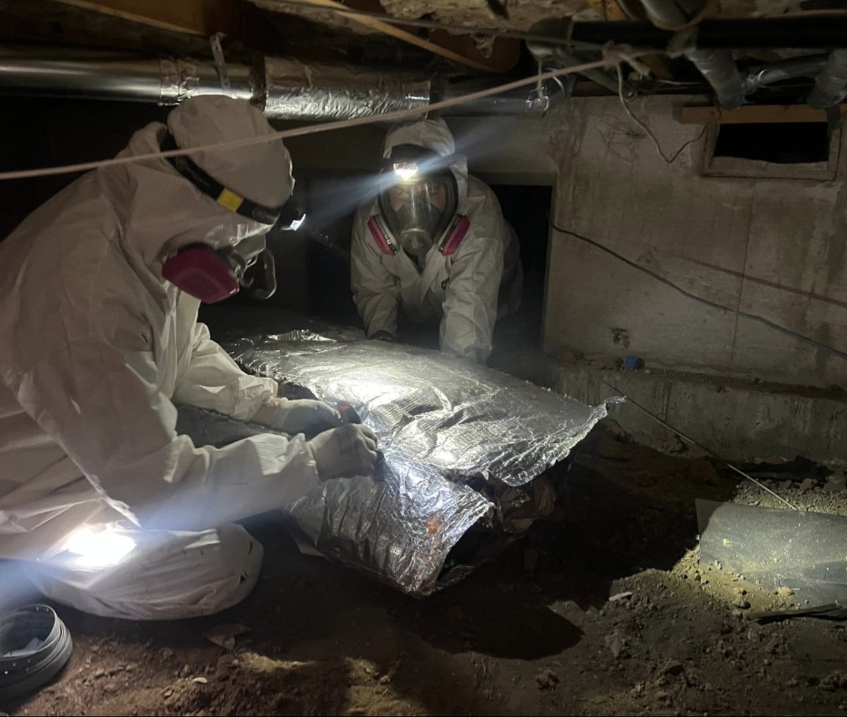 Ensuring energy efficiency from the ground up! Our team is hard at work wrapping ductwork with R-13 insulation in this crawlspace to improve energy savings and comfort. Small steps, big impact!
#EnergyEfficiency #InsulationMatters #Teamwork #EnergyResourceCenter