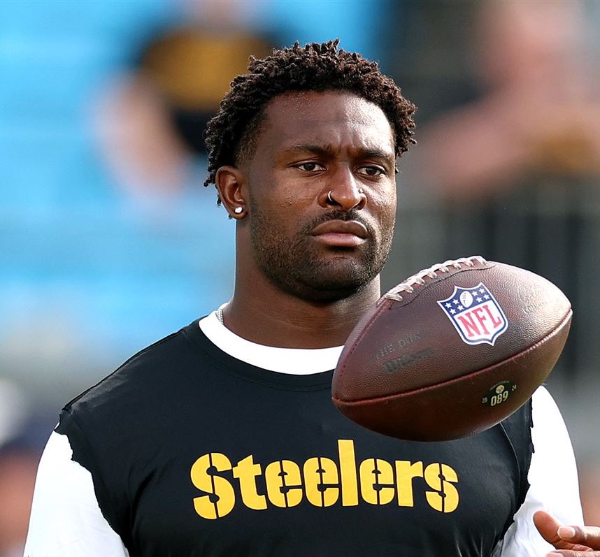 NFL_DovKleiman's tweet image. Insane: Steelers DK Metcalf will cost himself over $40 MILLION in guaranteed money as a result of him punching a Lions fan in the stands.

DK’s two-game suspension VOIDS his future guaranteed money and he will lose $555K in game checks.

A generational bag fumble...

😳😳😳