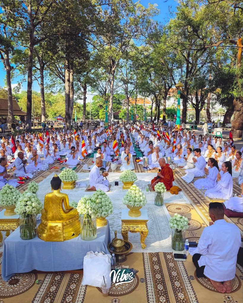 Dr_Hunmanet_PM's tweet image. «ពន្លឺទៀនដើម្បីសន្តិភាព ព្រមទាំងពិធីសមាធិសុំសេចក្តីសុខជូនប្រជាជាតិកម្ពុជា»​

ប្រជាពលរដ្ឋកម្ពុជា ក៏ដូចជាភ្ញៀវបរទេស កំពុងធ្វើការ…