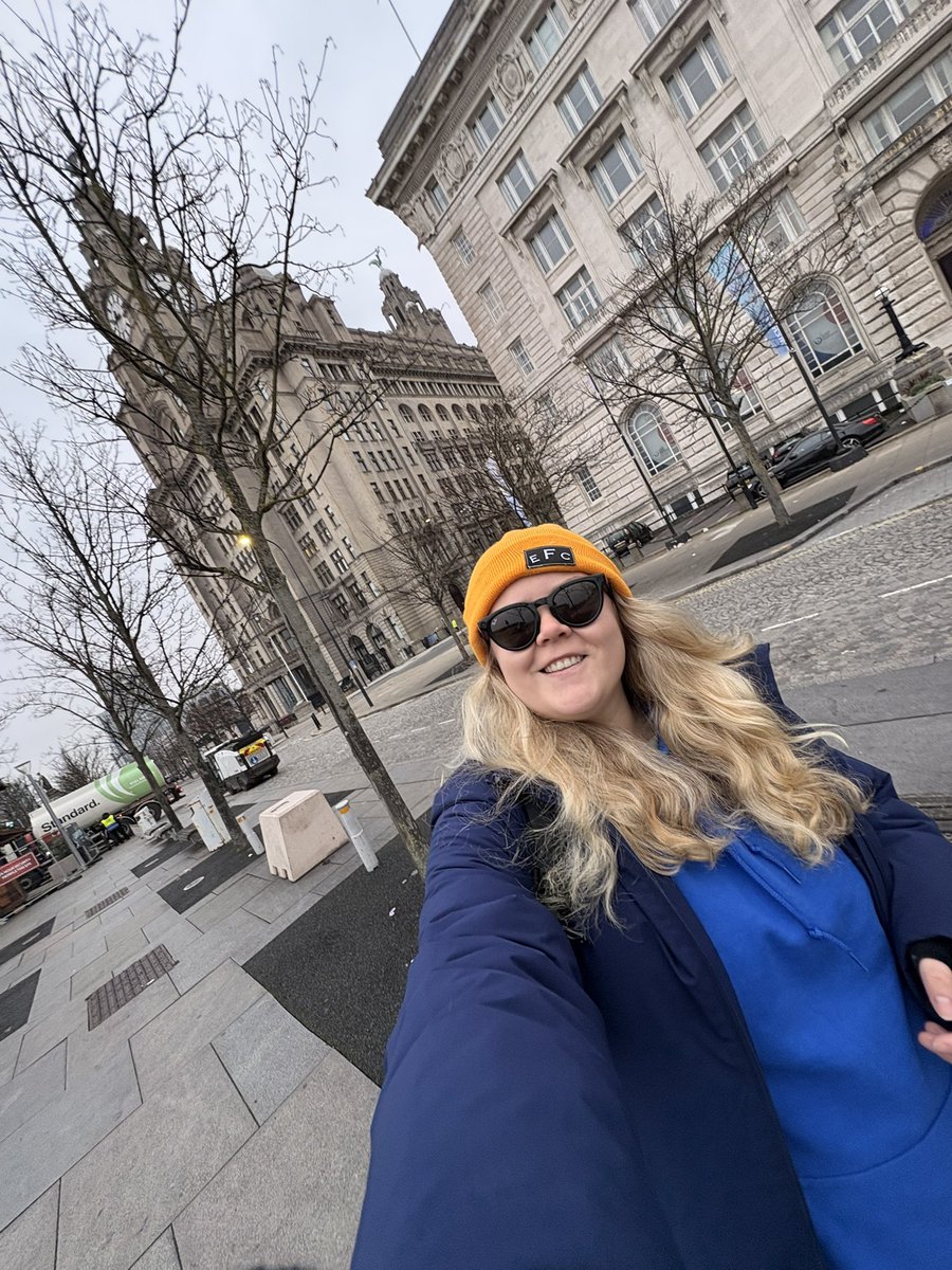 Laura Gates tweet media