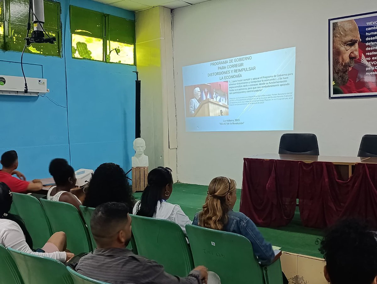 unihabana's tweet image. Consejo de dirección @unihabana en  debate y diseñando estrategias en cumplimiento con el programa de gobierno para corregir distorsiones y reimpulsar la economía. #PorCuba @MincinCuba @BetsyDazVelzqu2 @wtorres9025 @IndustrialOsde