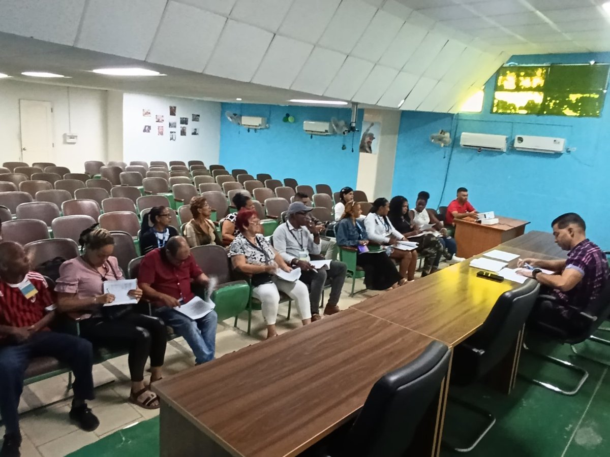 unihabana's tweet image. Consejo de dirección @unihabana en  debate y diseñando estrategias en cumplimiento con el programa de gobierno para corregir distorsiones y reimpulsar la economía. #PorCuba @MincinCuba @BetsyDazVelzqu2 @wtorres9025 @IndustrialOsde