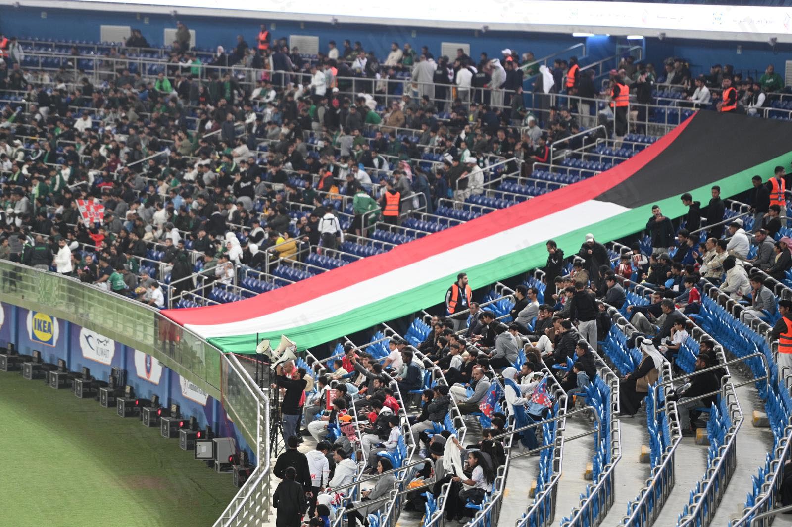 انطلاق المباراة النهائية لـ كأس سمو الأمير.. بين الكويت و #العربي 