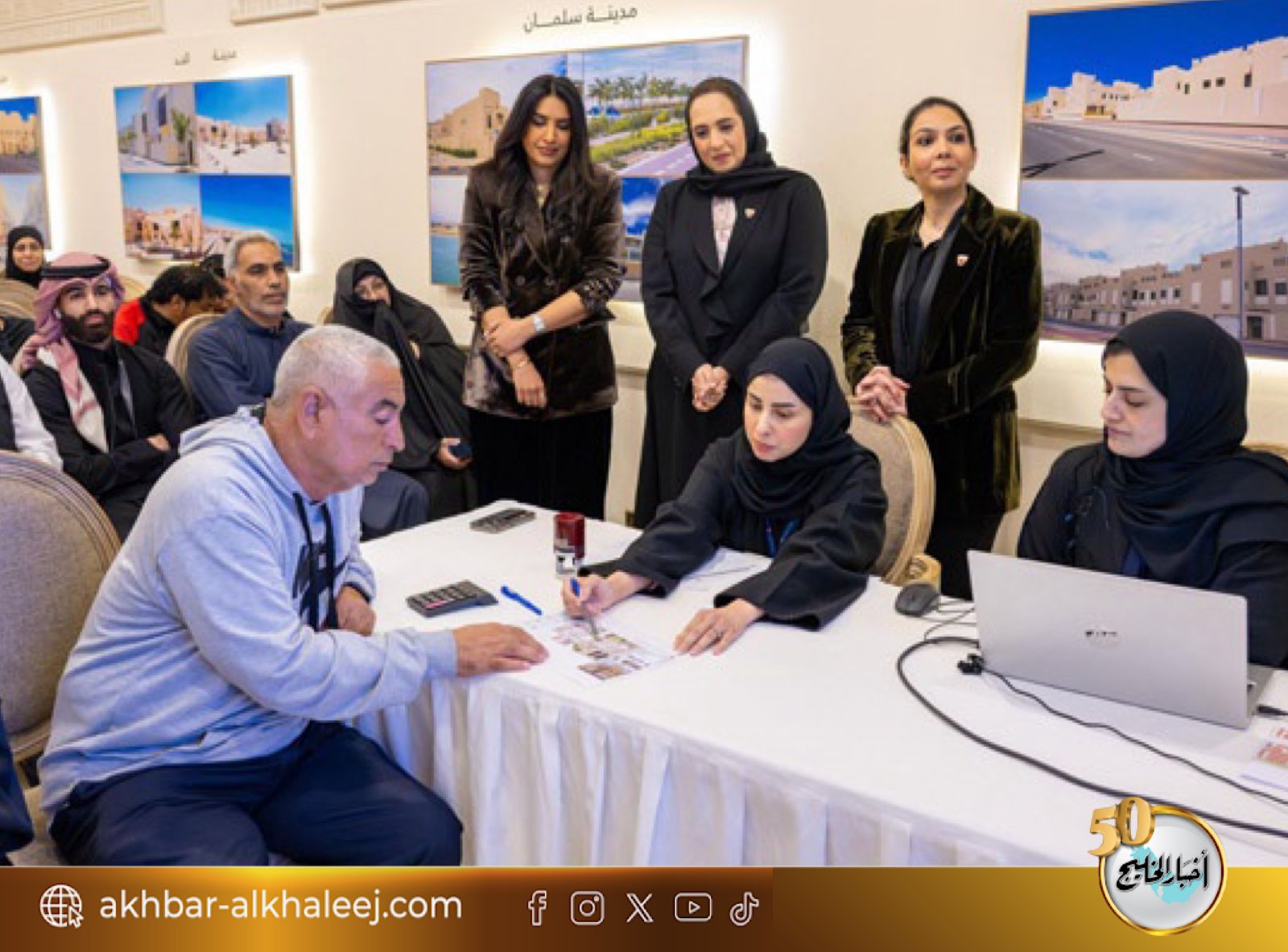 تنفيذًا لتوجيهات جلالة الملك المعظم وأمر سمو ولي العهد رئيس مجلس الوزراء .. وزارة الإسكان والتخطيط العمراني تشرع في إجراءات السحب على وحدات المرحلة الثانية من مشروع مدينة سترة الإسكانية #البحرين 