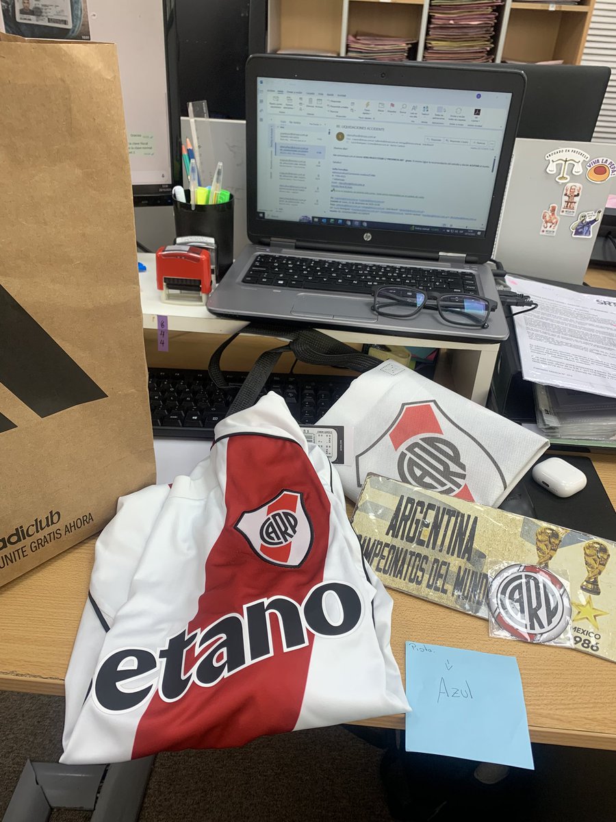 Mi amigo invisible en el laburo me regalo esto, no se que hice para estar tan bendecido, no lo merezco