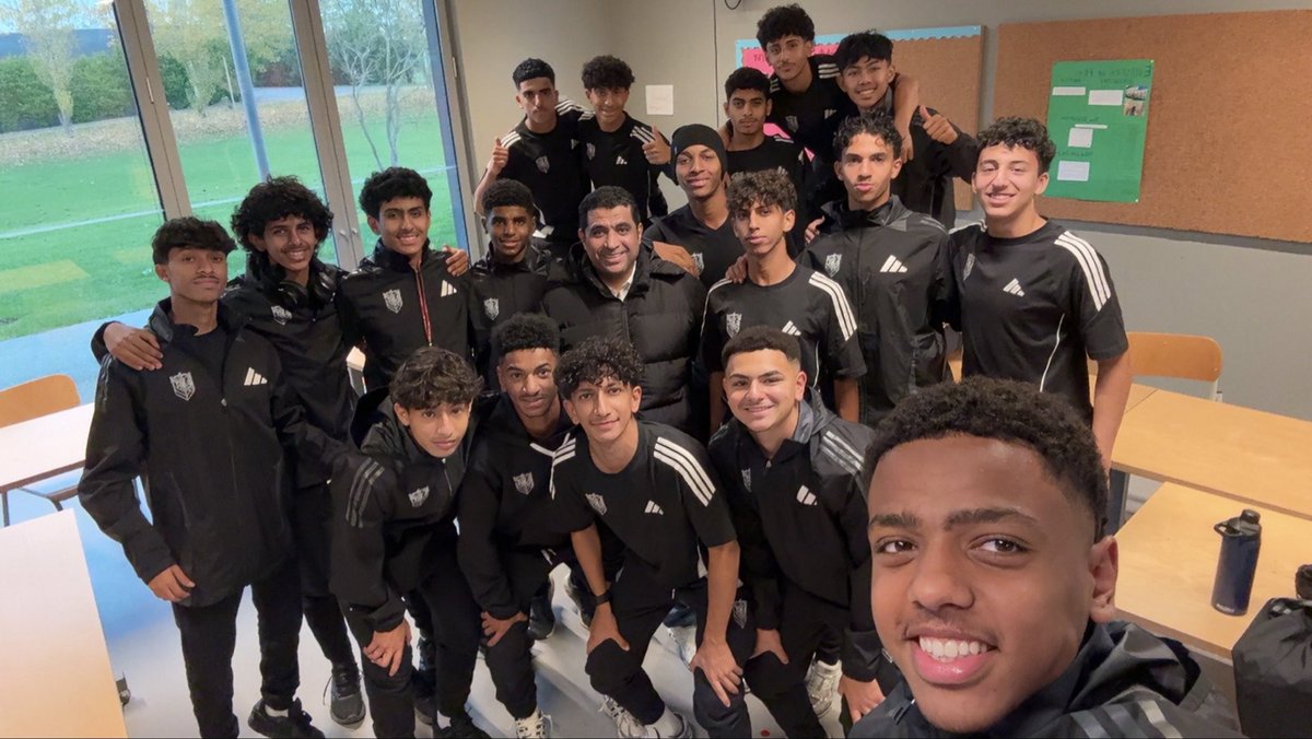 فخور جدا بما شاهدته من خلال زيارتي أول أجيال أكاديمية مهد
فئة مواليد 2008 - 2009 
في مقر إقامة بعثتهم في جمهورية إيطاليا ، فقد سعدت كثيرا بمدى جديتهم وانضباطهم وحرصهم على أن يكونوا بحجم الآمال المعقودة عليهم ، خالص الشكر للأجهزة الفنية والإدارية المتواجدة معهم ، ووافر التقدير