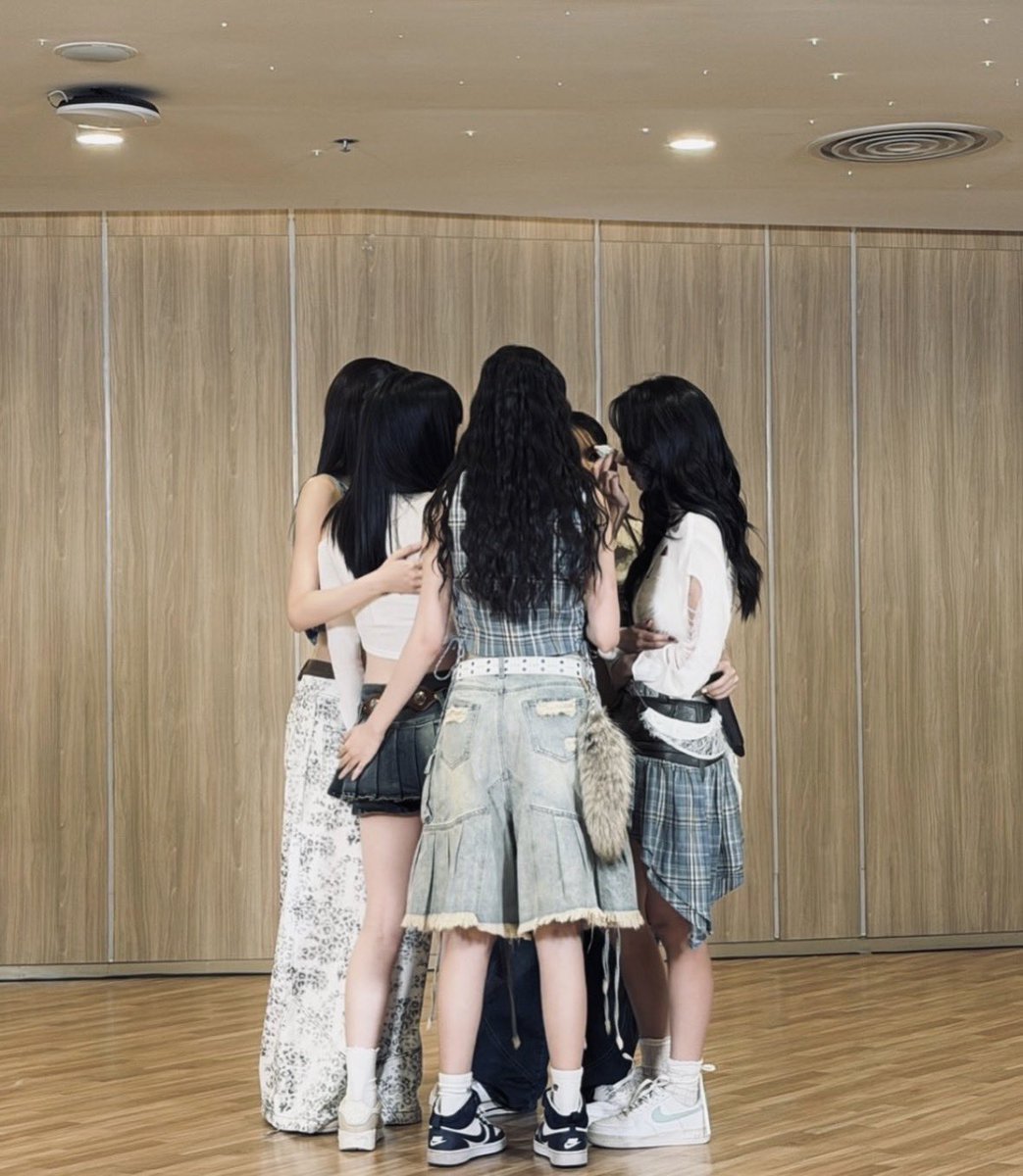 callmefreakyx2's tweet image. วงใหม่ #onemusic ไลน์อัพสมาชิกโหดมาก อดีตเทรนนี่ YGMM, sm, briq 
วงการ t-pop มันเลิศจริงๆ 

YGMM ส่งออกสู่สนามจริงอีกคนแล้ว 😭 #TPOP