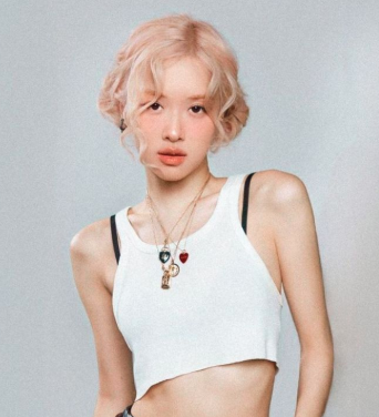 AboutMusicYT's tweet image. Billboard has named Rosé of BLACKPINK as the top female kpop artist of 2025.