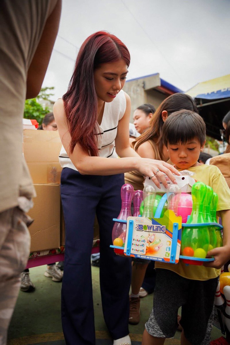 stakonyou17's tweet image. Ang ganda mo, Mikha Lim 🥺❤️ But Mikha Lim with Mayor Leni was not in my bingo card raaaah 🥹❤️🩷

(c) Mayor Leni Robredo's fb acc 🫶🏻