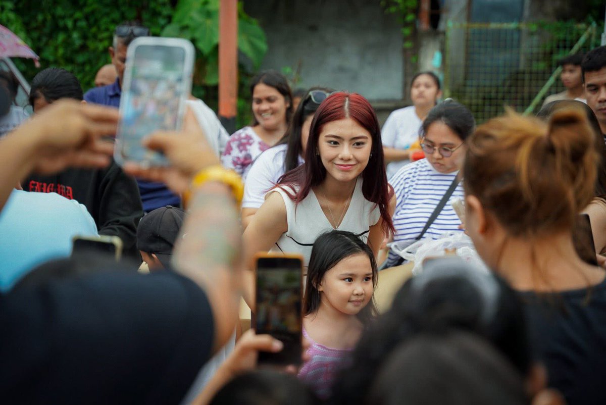 stakonyou17's tweet image. Ang ganda mo, Mikha Lim 🥺❤️ But Mikha Lim with Mayor Leni was not in my bingo card raaaah 🥹❤️🩷

(c) Mayor Leni Robredo's fb acc 🫶🏻