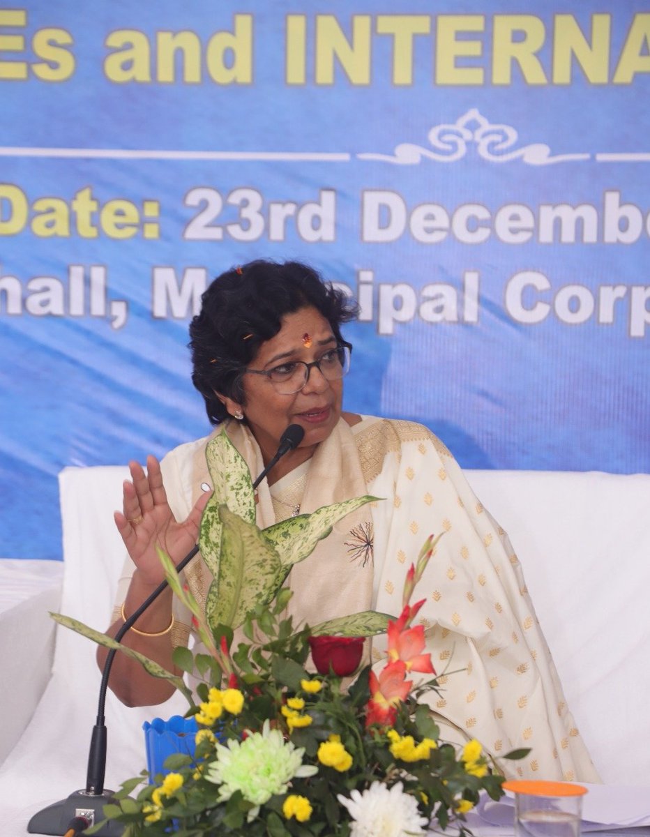 VijayaRahatkar's tweet image. 📍हजारीबाग, झारखंड 
आज हजारीबाग मंडल में POSH Act अंतर्गत स्थापन हुई Local Committees के सदस्यों के प्रशिक्षण को संबोधित किया। उनके कामों की समीक्षा भी की। हजारीबाग, छतरा, गिरिडीह, कोडर्मा एवं रामगड जिले के सदस्य और वरिष्ठ अधिकारी उपस्थित थे।

जब कार्यस्थल पर महिलाओं को सुरक्षित…