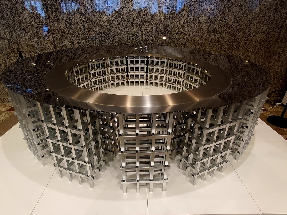 色んな展示があったΣ( ˙꒳​˙ )図書館と役所