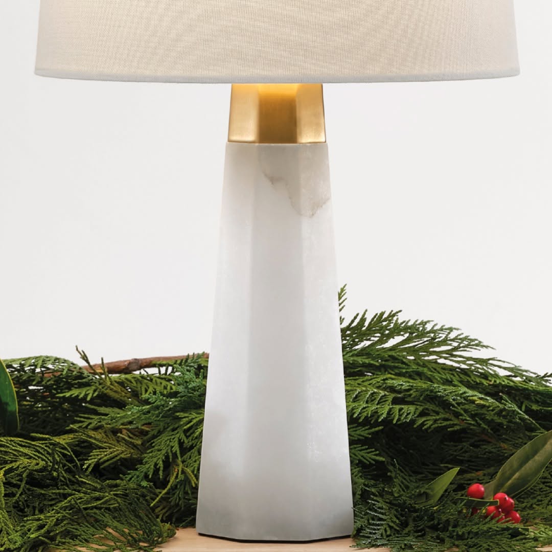 SuiteWood's tweet image. The Olsen Cordless Accent Lamp by @aerin for @visualcomfort and @visualcomforteu reimagines one of our best sellers with modern freedom in mind. Now cordless, Olsen offers effortless placement and quiet versatility.

Swipe to view product specifications.