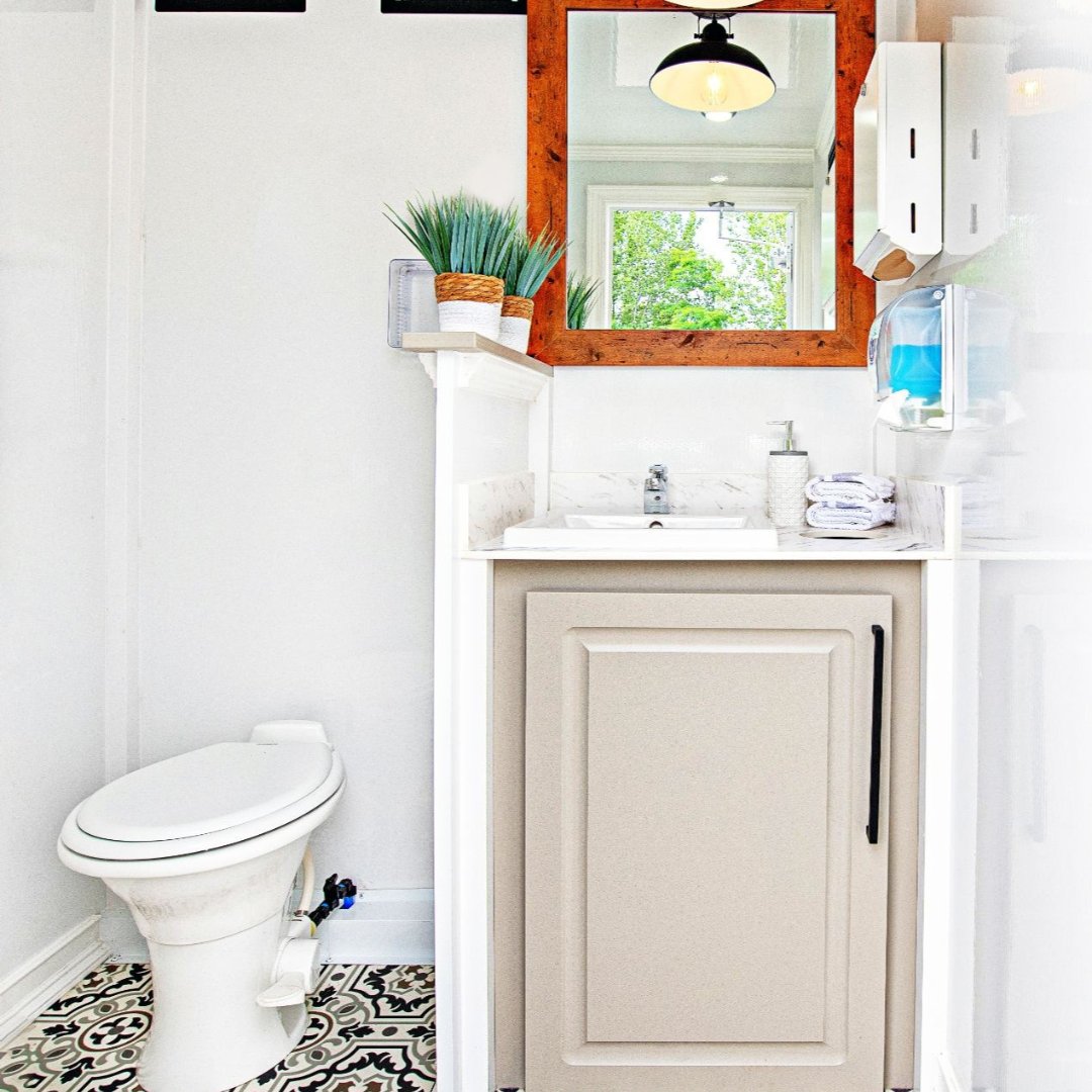 Did you know our luxury restroom trailers are available now in bright south Florida? Visit aroyalflush.com to learn more information.

#aroyalflush #portablerestroom #restroomtrailer #construction #event #portapottyrental #toiletrental